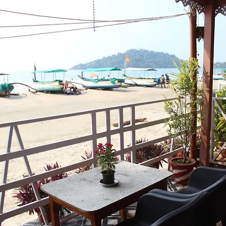 Lira Beach Place